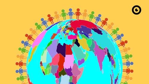 Stokfiguurtjes staan hand in hand rond de wereldbol.