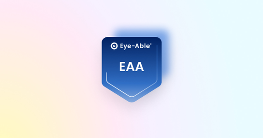 Blauw Eye-Able-embleem met de letters EAA op een lichte achtergrond