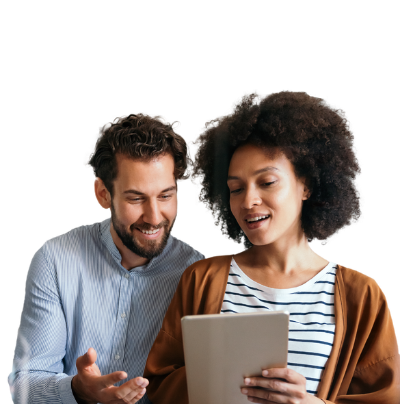 Due ragazzi giovani che interagiscono con un teblet