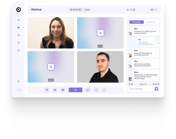 Eine Webinar-Oberfläche mit zwei sichtbaren Referenten, Chat-Nachrichten auf der rechten Seite und Videokontrollen darunter.