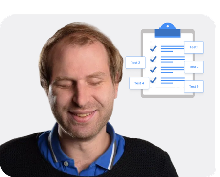 Experte prüft digitale Checkliste zur Barrierefreiheit