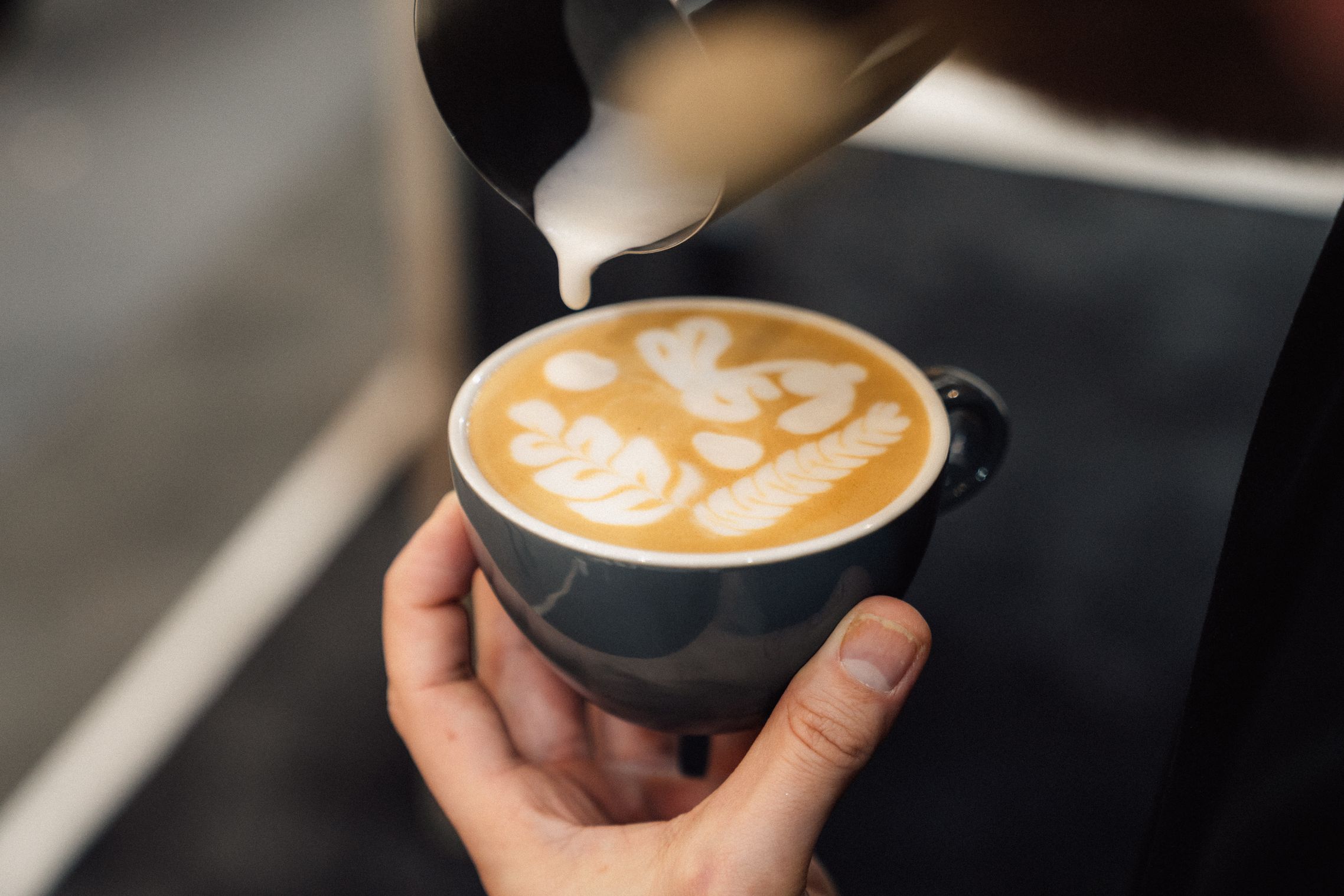 Latte Art pouring Daniel Gerlach