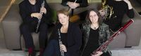 Members of the Gelders Blaaskwintet posing with their instruments