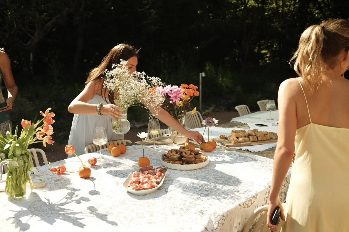 A large group staying at ARC Peaks taking advantage of the private chef and fine dining available inside the accommodation. Pictured is a catered breakfast spread on the outdoor dining table accommodating 40.