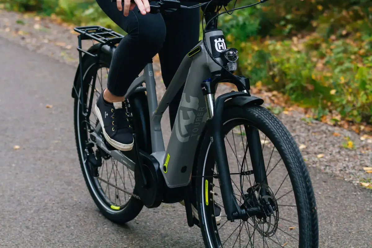 Detailbild eines stabilen XXL E-Bikes in Fahrt