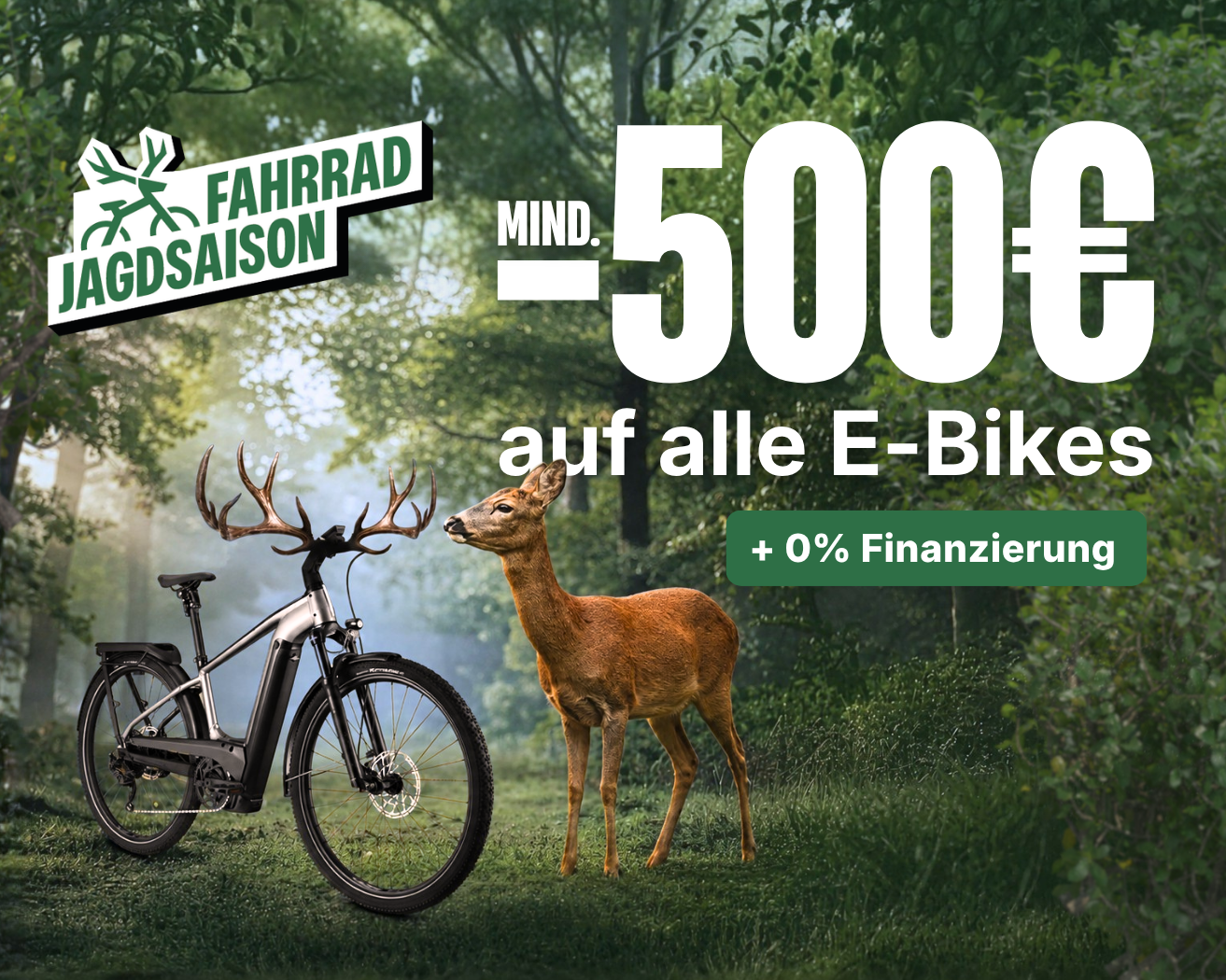E-Bike neben einem Reh im Wald; Fahrrad Jagdsaison wirbt mit mindestens 500 € Rabatt und 0-%-Finanzierung
