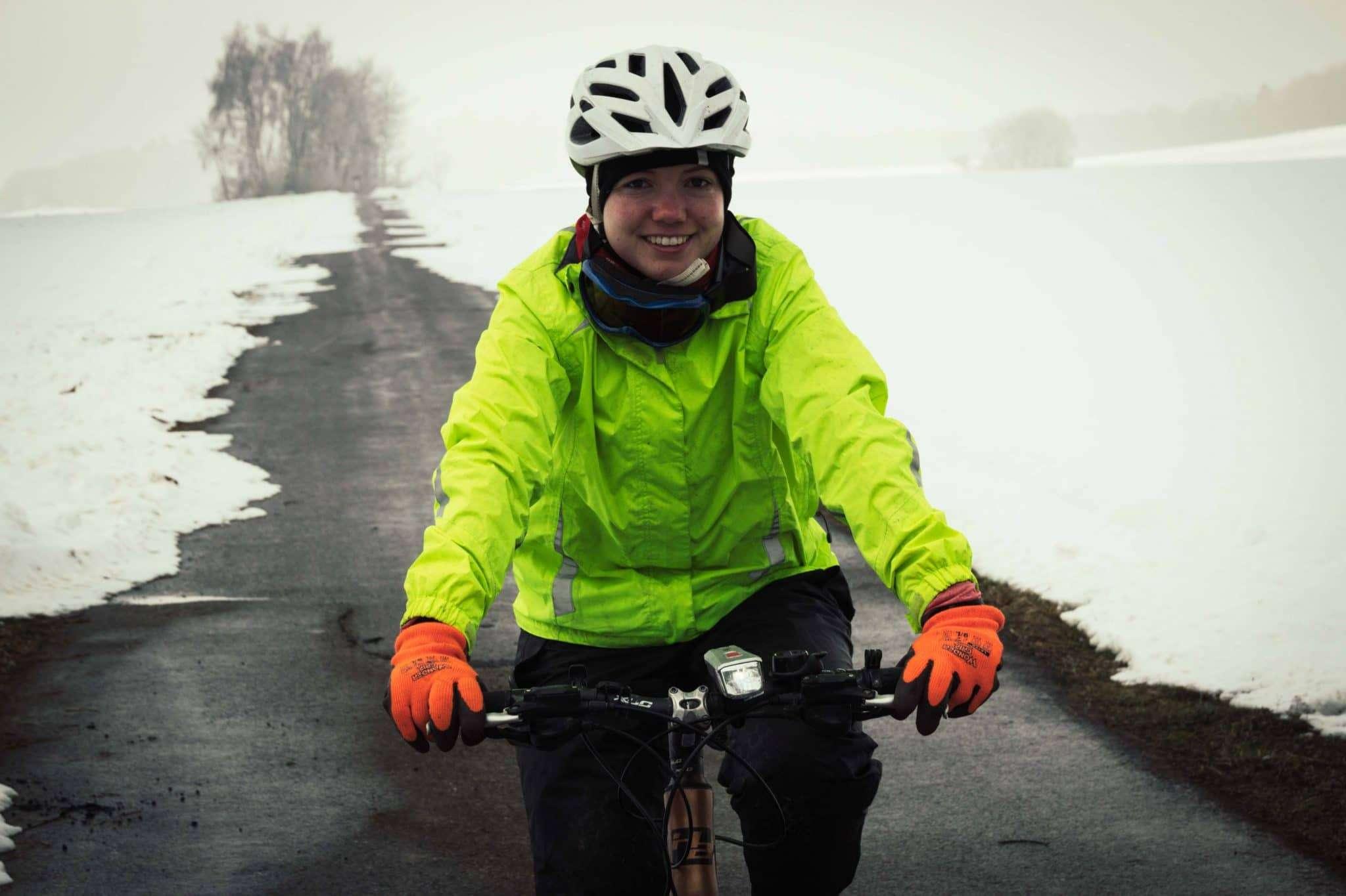Radfahren im Winter - altes Foto von früher