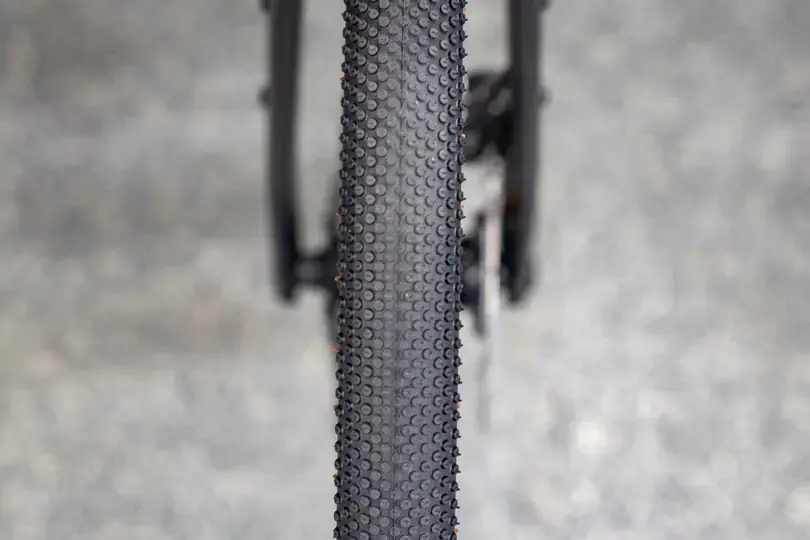 Detailansicht Gravelbike Reifen mit Stollen