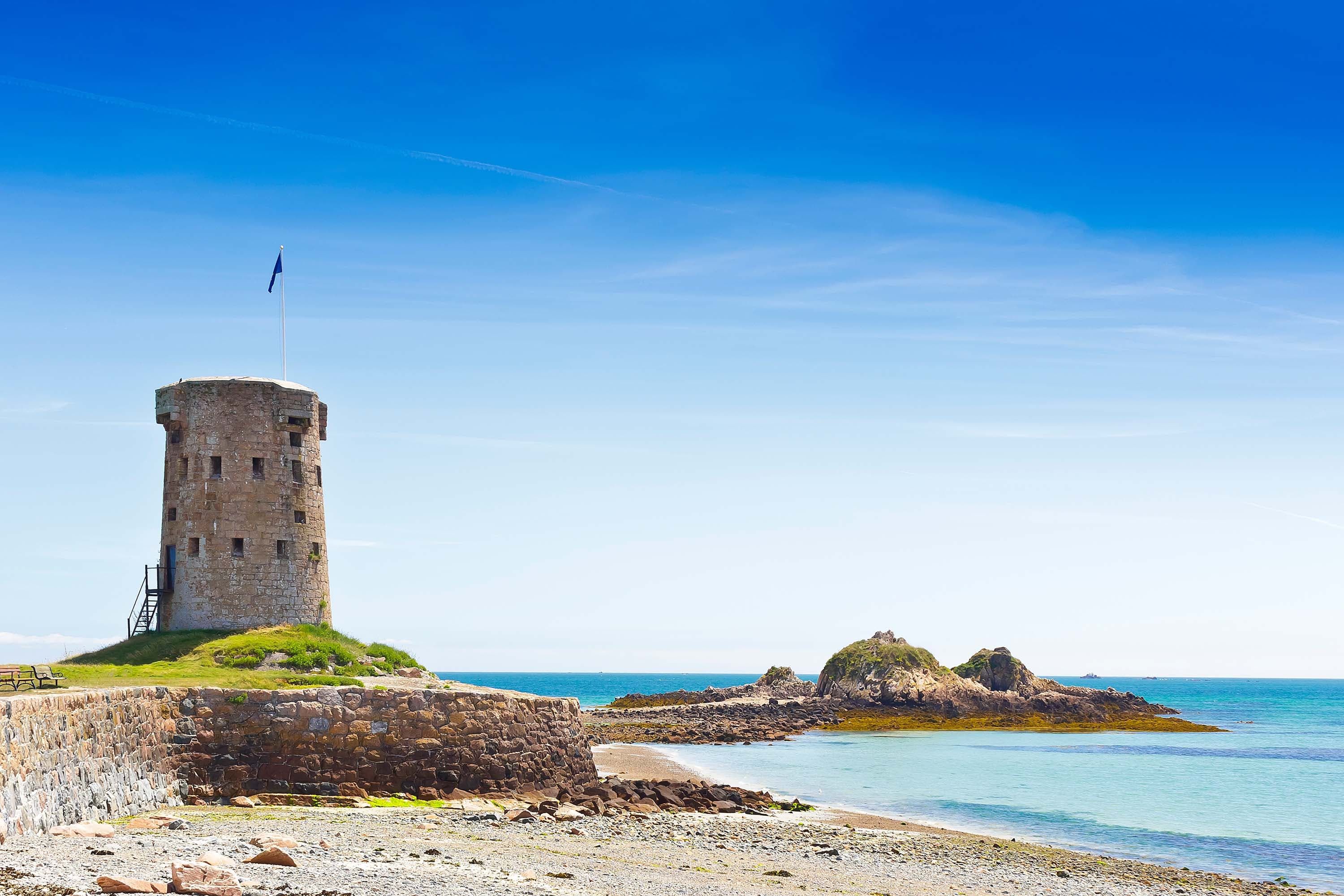 Sunny shoreline in Jersey